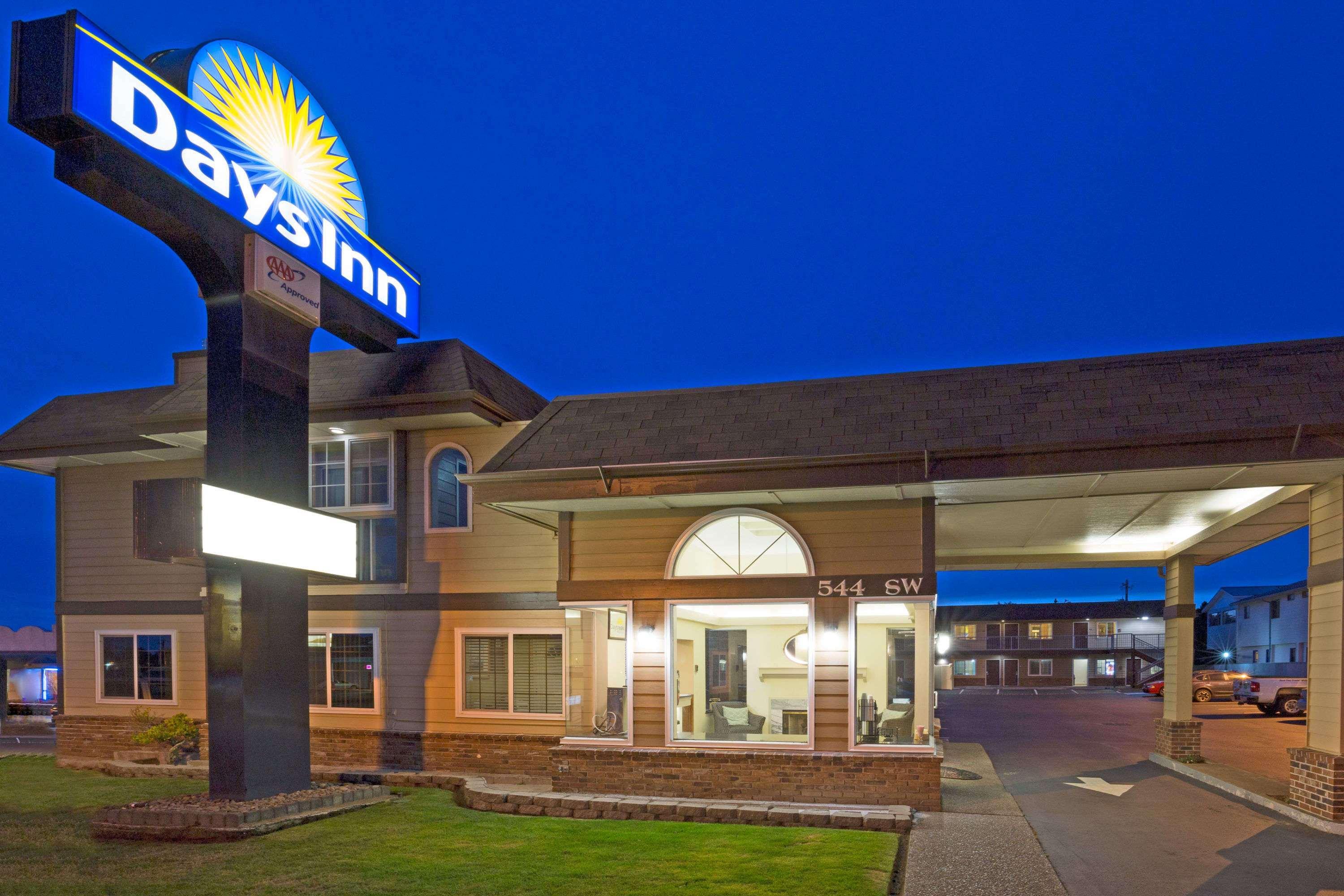 Days Inn By Wyndham Newport Or מראה חיצוני תמונה