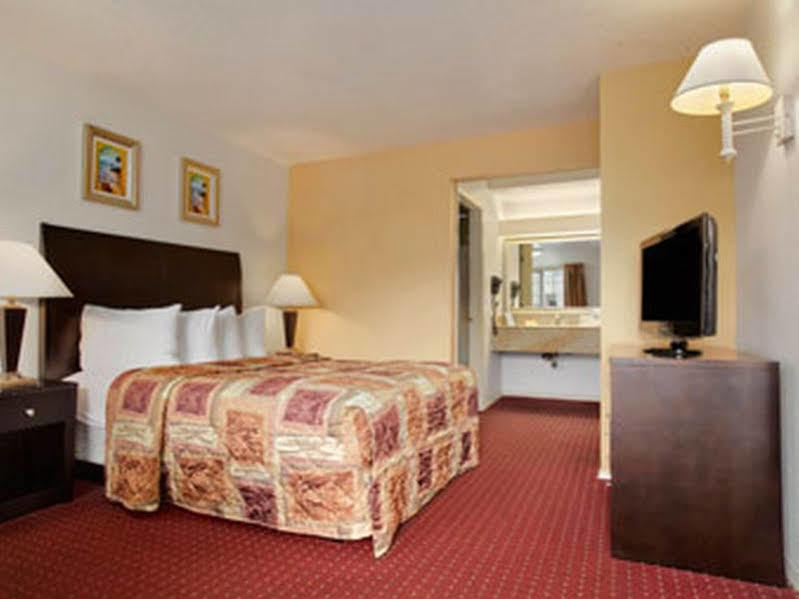Days Inn By Wyndham Newport Or מראה חיצוני תמונה